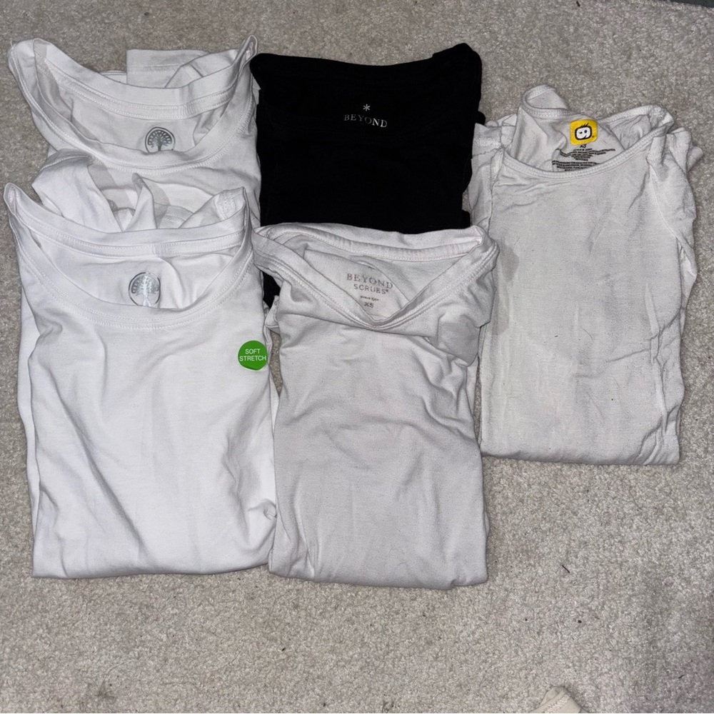 Bundle of black and white underscrub long sleeves